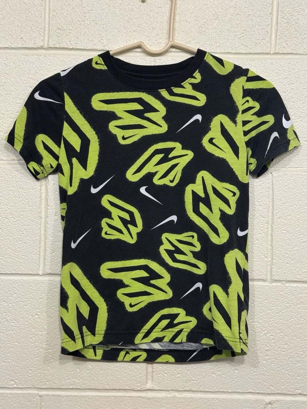 Nike Kids Boy's Black Neon Green Sprayed Icon Short Sleeve T-Shirt Small 8-10